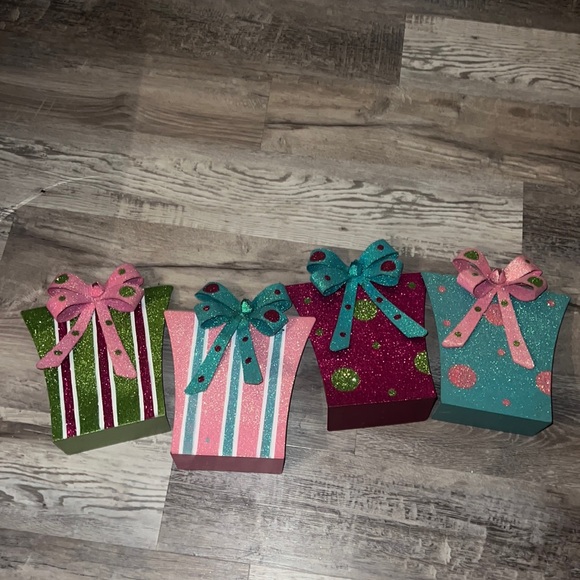 Other - Set of 4 sparkle gift Christmas decor